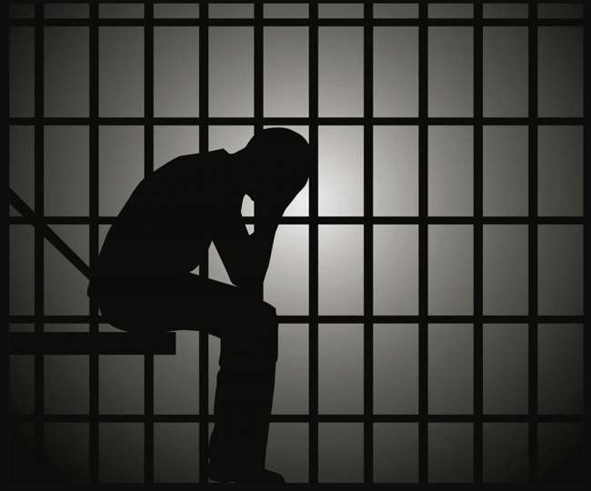 भारतीय दंड संहिता की धारा 302 के तहत उम्र कैद की सजा के साथ बीस हजार जुर्माने की सजा सुनाई।