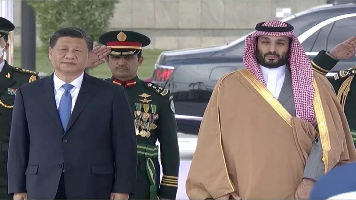 चीन के राष्ट्रपति शी जिनपिंग और सऊदी अरब के किंग सलमान की फाइल फोटो।