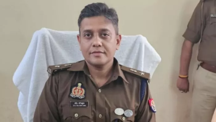 पुलिस अधीक्षक कार्यालय में पत्रकारों से वार्ता करते नवागत एसपी डॉ. कौस्तुभ। जागरण