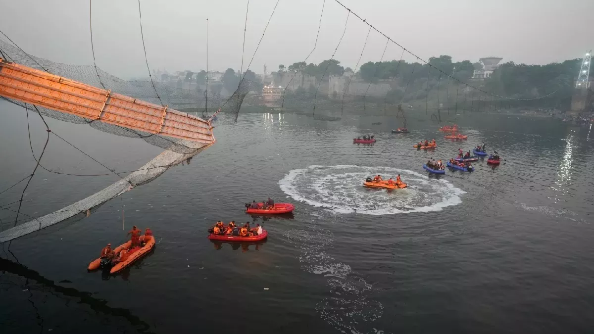 Morbi Bridge Collapse: हाई कोर्ट की ओरेवा ग्रुप को फटकार, पीड़ित परिवारों को पेंशन देने की भी वकालत; कहा- उम्रभर करनी होगी मदद