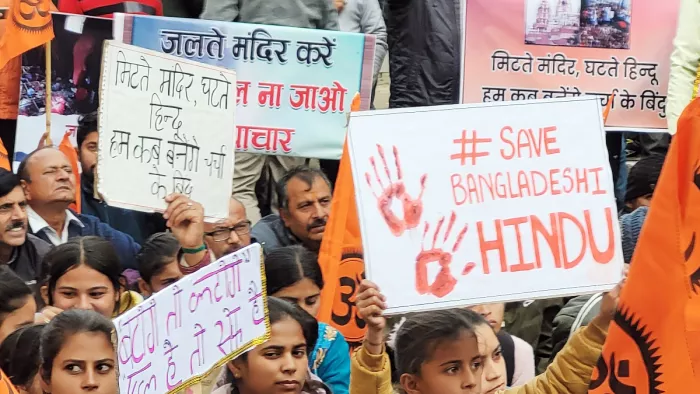 सांबा में बांग्लादेश में हिंदुओं पर अत्यचार के खिलाफ प्रदर्शन करते लोग। ( फोटो- एएनआई )