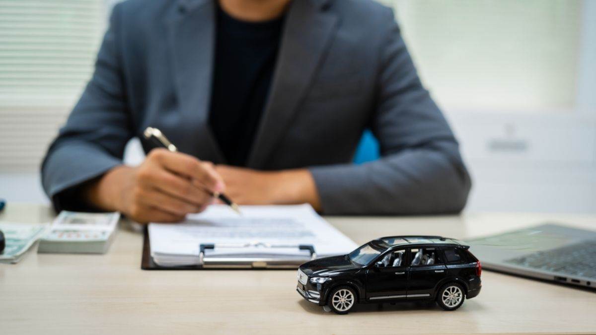https://www.jagranimages.com/images/newimg/09122024/09_12_2024-online_car_insurance_23844724.jpg