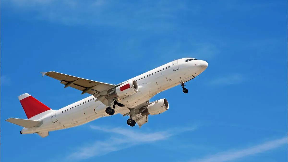 https://www.jagranimages.com/images/newimg/09122024/09_12_2024-patna-flight_23844908.jpg
