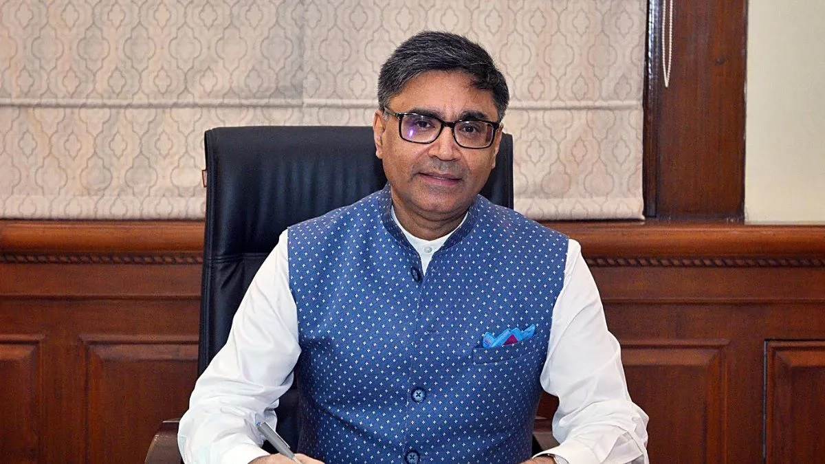 foreign secretary vikram misri will visit bangladesh today amid attacks on hindus may meet mohammad yunus