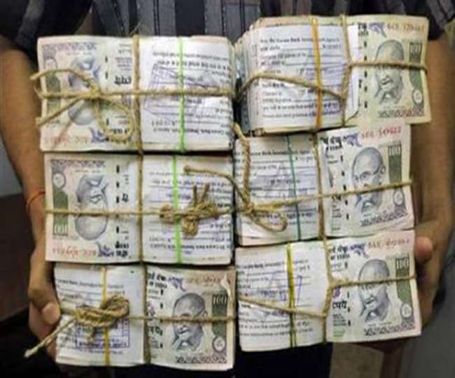 Banks Unclaimed Money बैंक, एलआइसी में पड़े 82,000 करोड़ रुपये का कोई