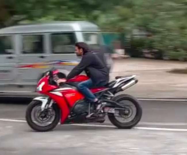 Tej Pratap Yadavs New Look on Sports Bike Lalu Prasad Sons Drives a  Motorcycle at Rabris Residence