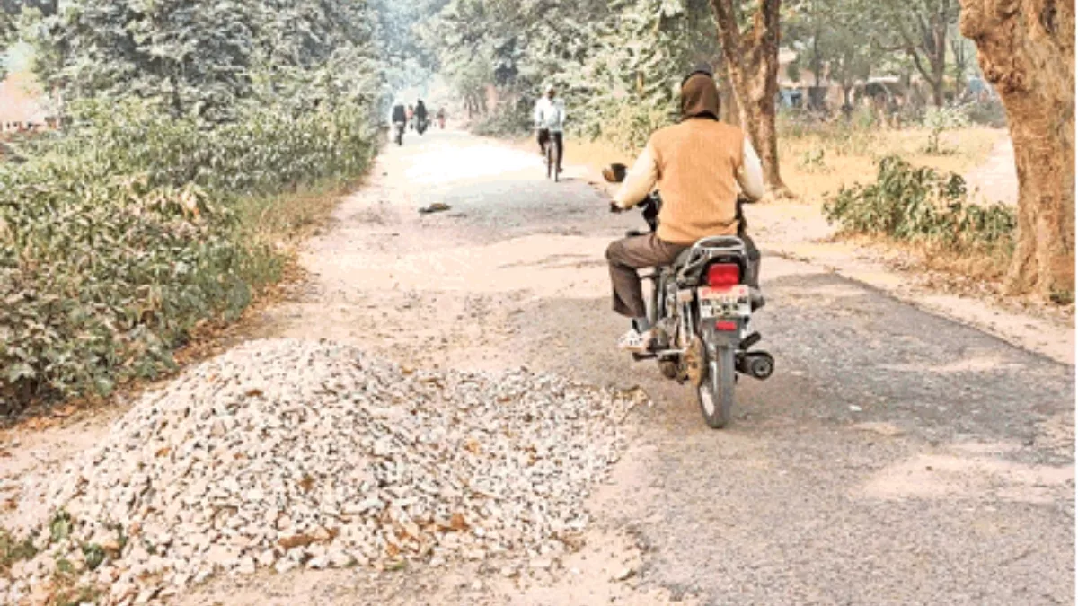 काजगों पर गड्ढा मुक्त हो चुकी हैं अमेठी की सड़कें, मगर जमीन पर हिचकोलों भरा है सफर