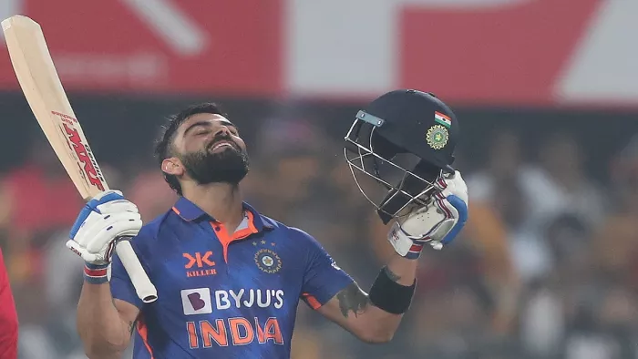 Virat Kohli: शतक लगाने के बाद खुशी से उछलते विराट कोहली(फोटो क्रेडिट ट्विटर)