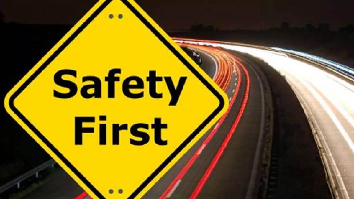 road safety big risk on roads in january low visibility due to fog is a major reason for accidents one and a half lakh people died in2022