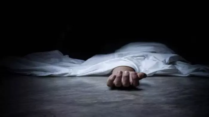 बगल में सो रही बेटी को नहीं लगी भनक, मां ने कर लिया किया ऐसा काम;