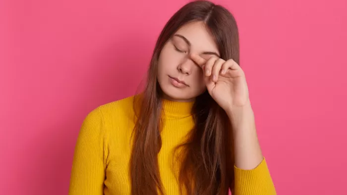 Eye Care: आंखों से पानी निकलना, जलन और चुभन को दूर कर सकते हैं ये उपाय