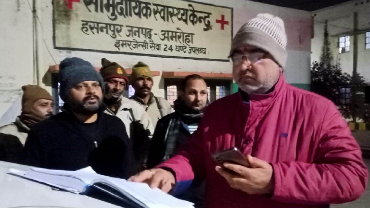 coal burnt family while sleeping five children died two in hospital amroha district news