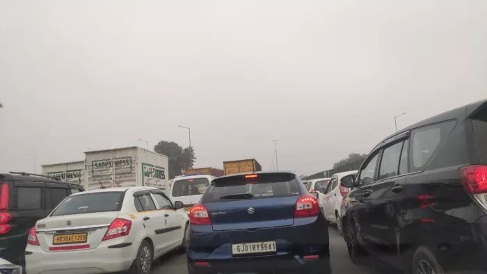 Gurugram : हीरो होंडा चौक से खेड़कीदौला टोल प्लाजा तक दिल्ली-जयपुर हाईवे पर लगा ट्रैफिक जाम
