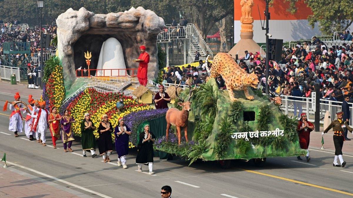 https://www.jagranimages.com/images/newimg/10012024/10_01_2024-jammu_kashmir_tableau_23626110_21119378.jpg
