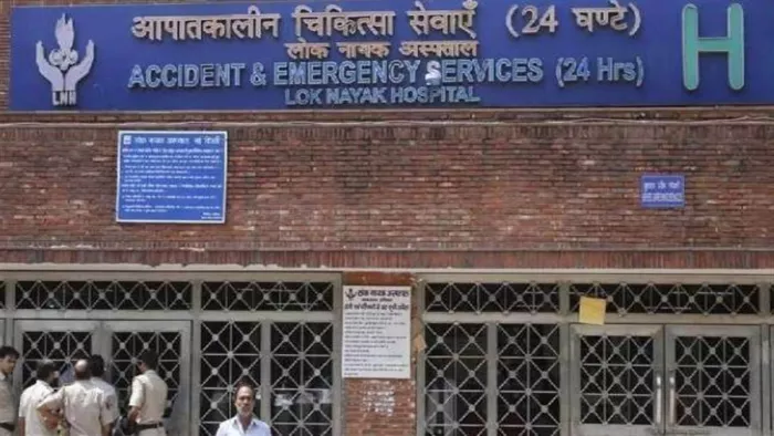 दिल्ली सरकार के LNJP अस्पताल में ACB की छापेमारी।