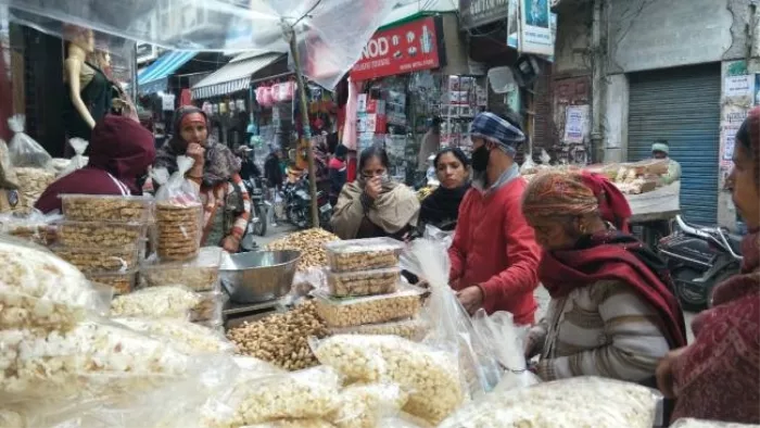 Lohri-Makar Sankranti 2024: जम्मू के बाजारों में दिखने लगी खरीदारी की रौनक।फाइल फोटो