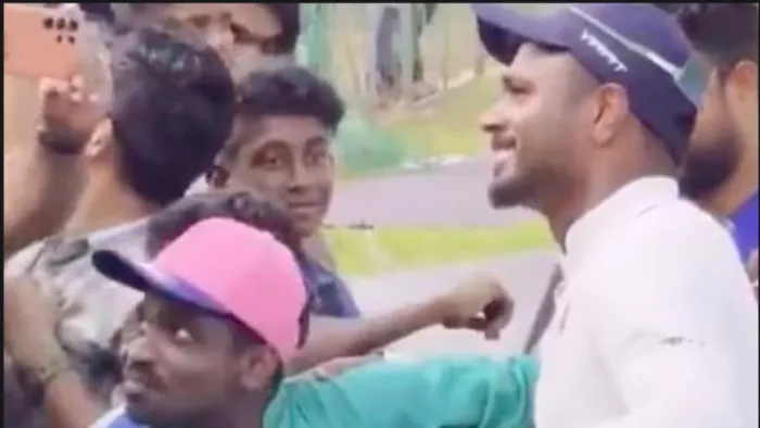 Sanju Samson ने एक दिव्यांग फैन को गिफ्ट की राजस्थान रॉयल्स की कैप