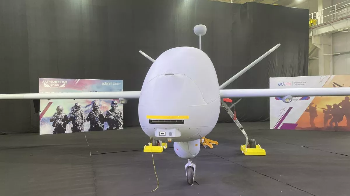 Drishti 10 Starliner: अडानी डिफेंस ने तैयार किया पहला स्वदेशी UAV दृष्टि -10  स्टारलाइनर, समुद्र में दुश्मनों के छक्के छुड़ाएगा ड्रोन - Drishti 10  Starliner Adani ...