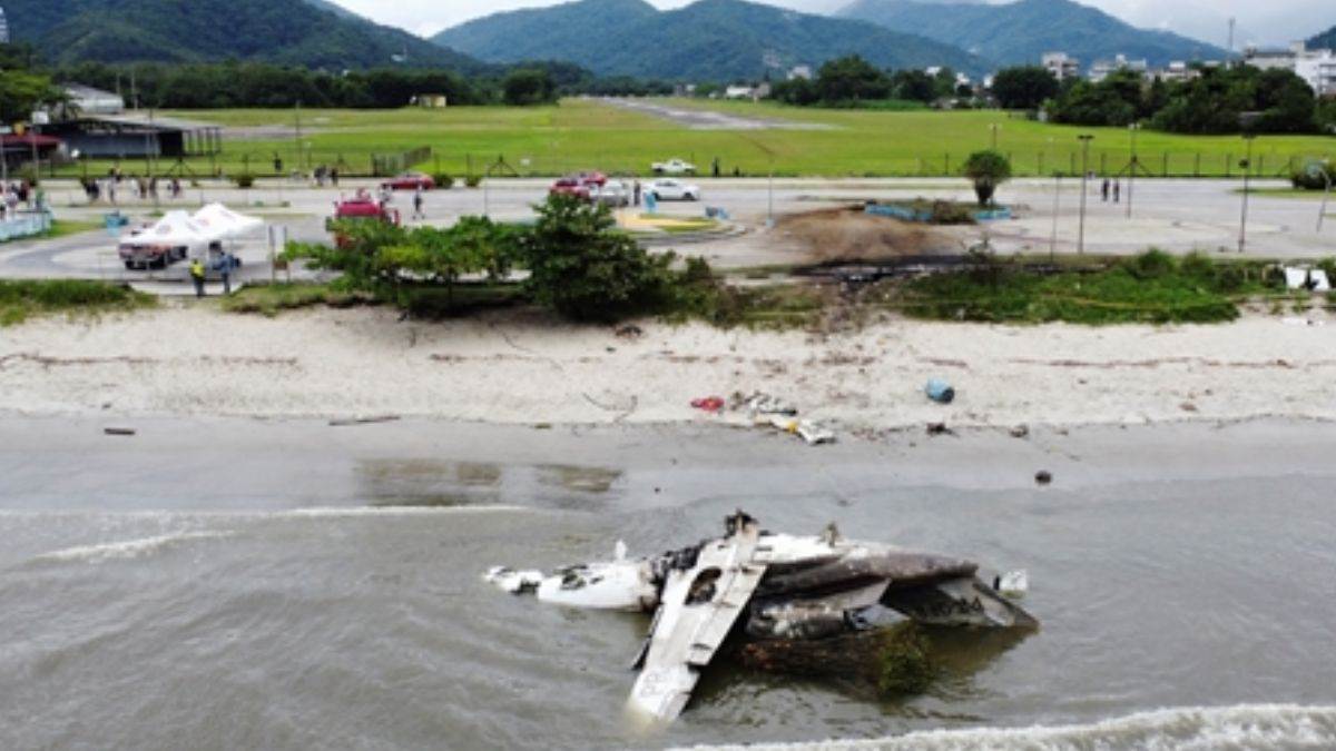 https://www.jagranimages.com/images/newimg/10012025/10_01_2025-brazil_plane_crash_23864282.jpg
