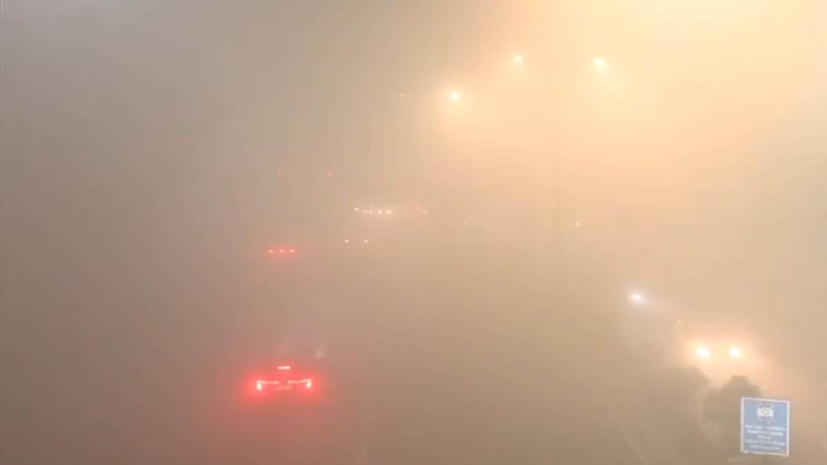 ncr delhi weather update dense fog in delhi ncr due to cold and visibility reduced to zero impact on trains and flights also