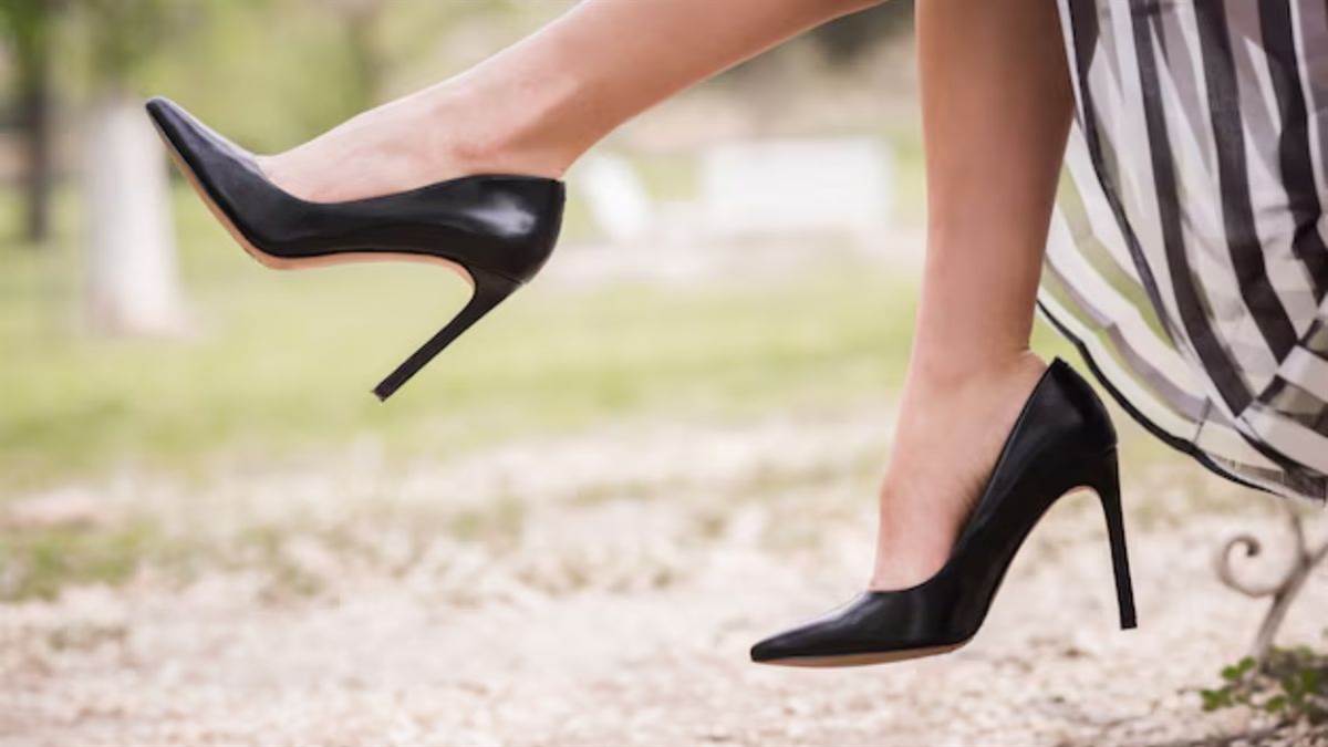 https://www.jagranimages.com/images/newimg/10012025/10_01_2025-highheel_23864239_85143184.jpg