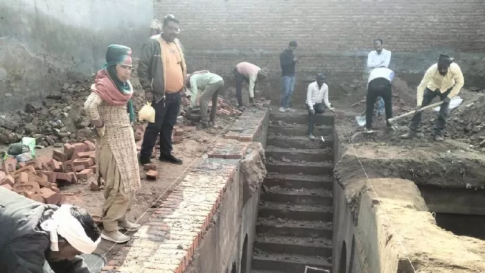 चंदौसी लक्ष्मणगंज स्थित बावड़ी पर शुरू हुआ निर्माण कार्य। जागरण