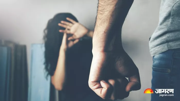 पीड़िता ने प्रेमी व उसके माता-पिता के विरुद्ध प्राथमिकी दर्ज करवाई है।