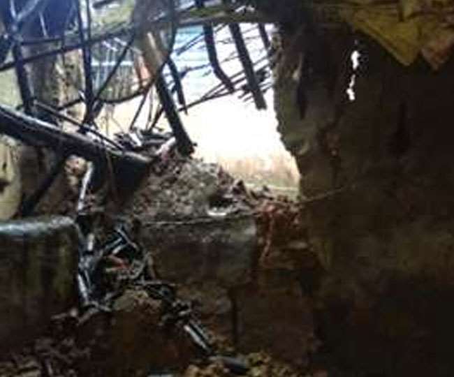 कब्जे के कारण 70 वर्ष पुरानी इमारत की नहीं हो पा रही थी मरम्मत