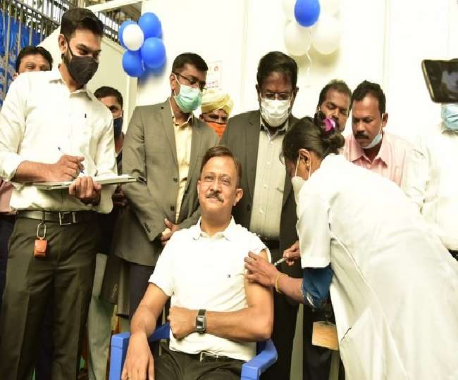 कोरोना से जंग जीतता भारत, बेंगलुरु में दूसरे चरण का वैक्सीनेशन शुरू