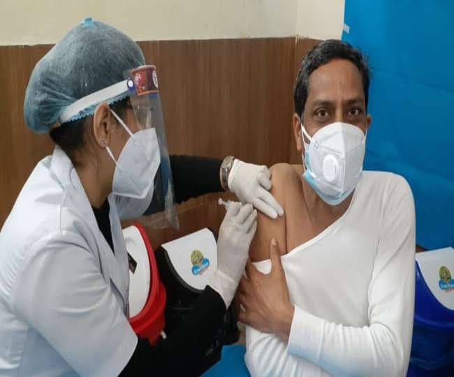 आगरा में फ्रंटलाइन वर्कर को 11 फरवरी को वैक्सीन लगाई जाएगी।
