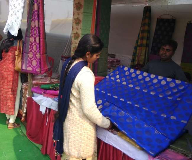 the weavers of the districts of the state have stall at the handloom expo