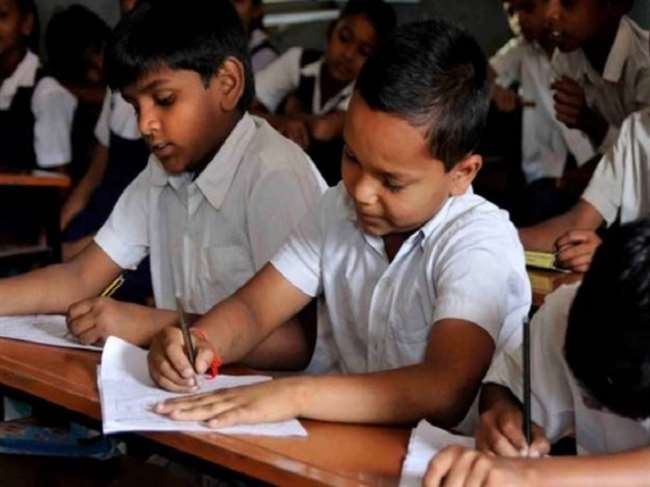 एडमिशन के लिए अभिभावकों के पास आवास प्रमाण पत्र होना चाहिए।