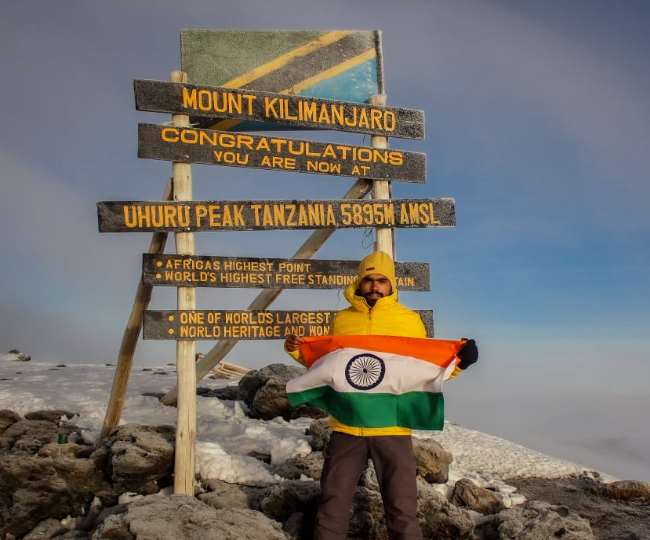 With the help of third gender Nitish Singh waved the flag on the highest  peak of the mountain