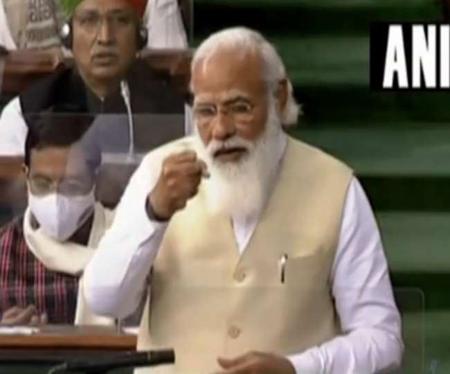 प्रधानमंत्री नरेंद्र मोदी लोकसभा में राष्ट्रपति के अभिभाषण पर चर्चा के दौरान उठे सवालों के जवाब दे रहे हैं।