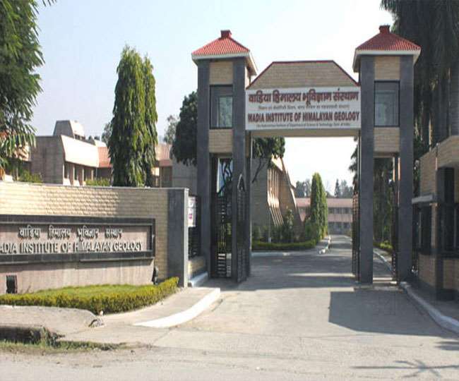 हिमालय के क्षेत्र में ग्लेशियर का टूटना है प्राकृतिक घटना