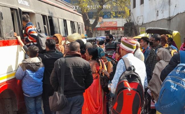 long distance buses stop operating three buses are changing for passengers to go to their destination