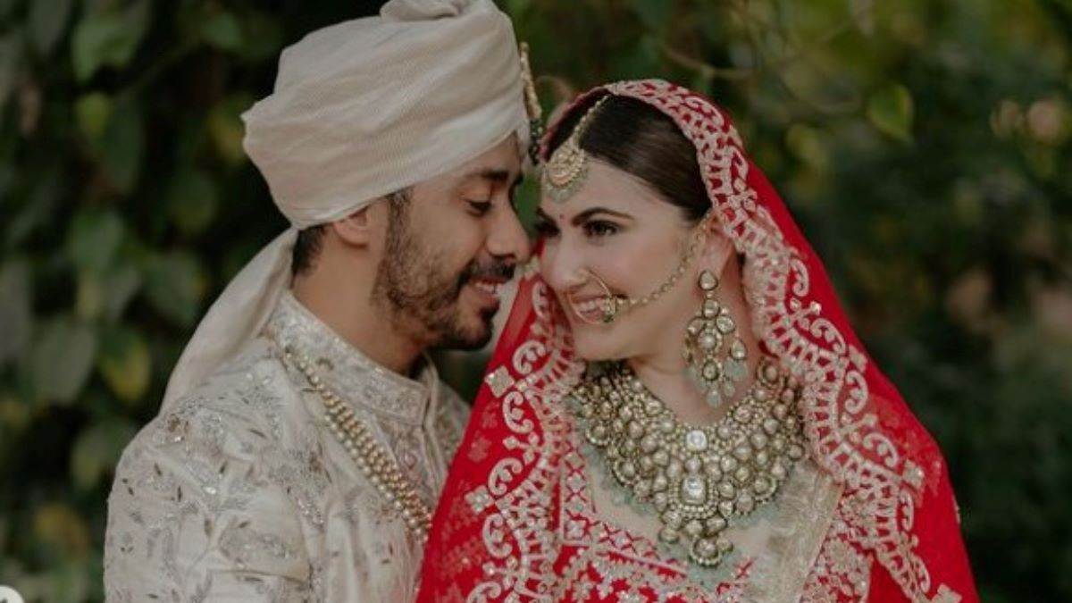 https://www.jagranimages.com/images/newimg/10022023/10_02_2023-abhishek_pathak_wedding_photo_23324838.jpg