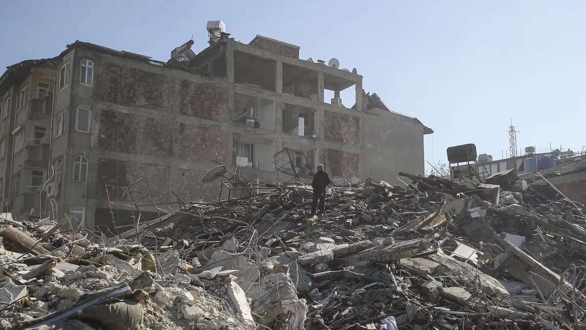 Turkiye Earthquake: भूकंप के बीच दिखी उम्मीद की किरण, बचावकर्मियों ने जिंदगियों की तलाश में झोंकी पूरी ताकत