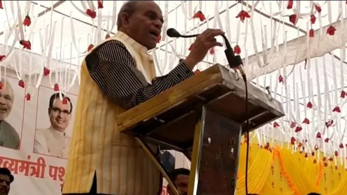 ऐसे राष्ट्रद्रोही को देश में रहने का नहीं कोई अधिकार
