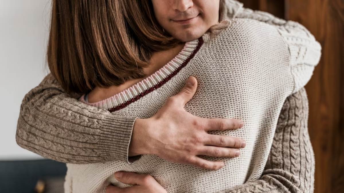 https://www.jagranimages.com/images/newimg/10022023/10_02_2023-hug_day_2023_23324922.jpg