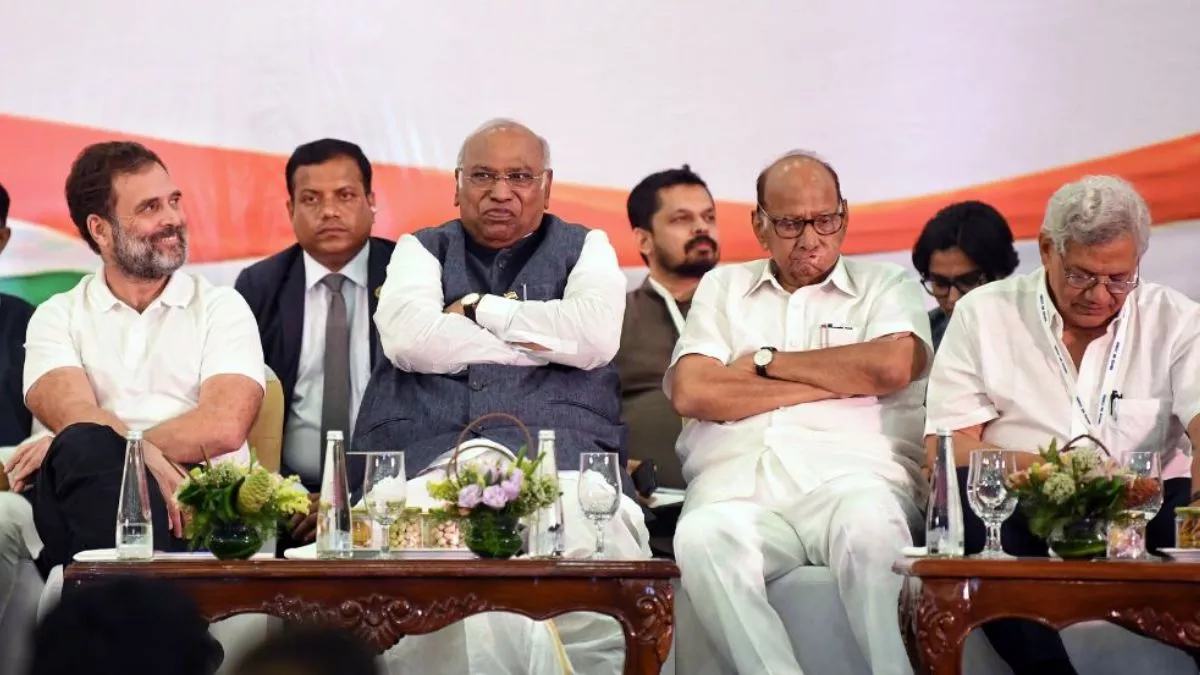 हास्य व्यंग्य: लोकतंत्र के साथ प्रयोग की गाथा, विपक्षी गठबंधन से बंधी थी कुछ आस, पर वह भी बिखर रही