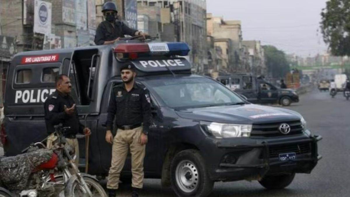 https://www.jagranimages.com/images/newimg/10022024/10_02_2024-pak_police_23650013.jpg