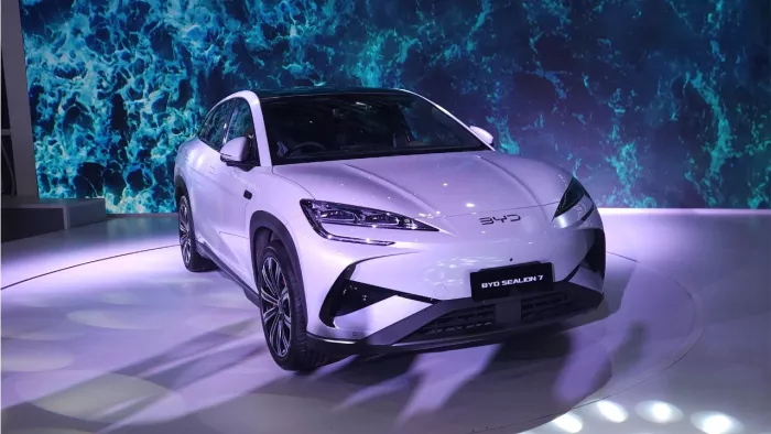 BYD Sealion 7 Electric SUV को 17 फरवरी को किया जाएगा लॉन्च।