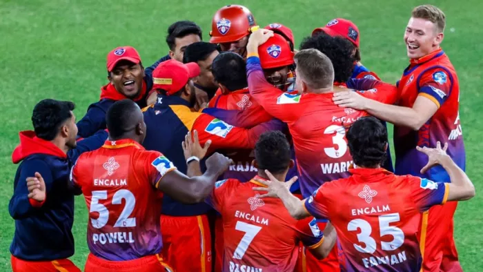 ILT20 Final: रोवमैन पॉवेल का गरजा बल्ला, Sikandar Raza का कैमियो; Dubai Capitals ने डेजर्ट वाइपर को रौंदा - International League T20 2025 ILT20 Final Dubai Capitals beat Desert Vipers Rovman Powell