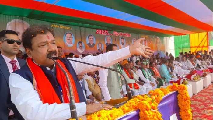 हाजीपुर में कार्यकर्ताओं को संबोधित करते मंत्री दिलीप जायसवाल। (फोटो जागरण)
