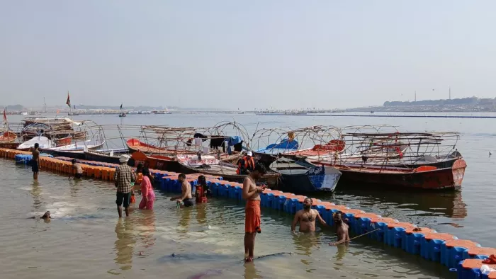 राष्ट्रपति के आगमन से संगम में रोका गया नावों का संचालन।