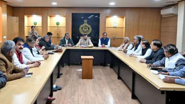 हरियाणा नगर निगम चुनाव को लेकर दिल्ली में मंथन करते सीएम नायब सैनी।