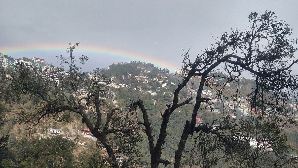 https://www.jagranimages.com/images/newimg/10022025/10_02_2025-rainbow_in_uk_23881744.jpg