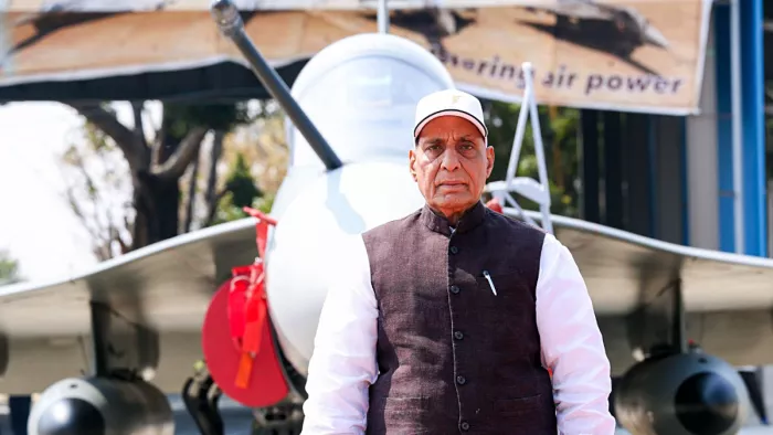 रक्षा मंत्री राजनाथ सिंह ने किया एयरो इंडिया का उद्घाटन। ( फोटो- एएनआई )