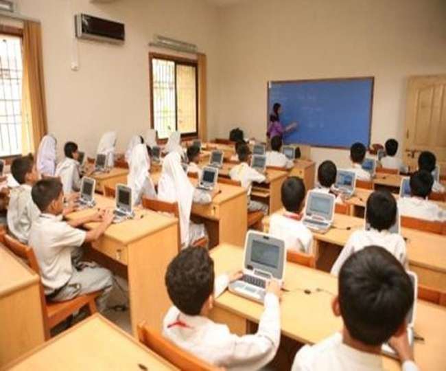 प्रधानमंत्री के संसदीय क्षेत्र में सीएसआर फंड से चमके सरकारी विद्यालय, 69 स्कूल हुए स्मार्ट